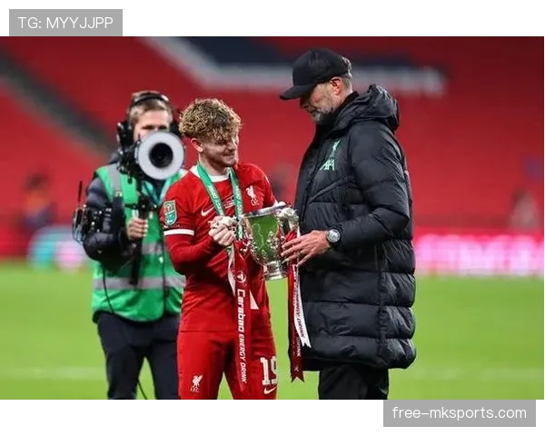 范戴克青训历程成为激励新一代球员成长的典范