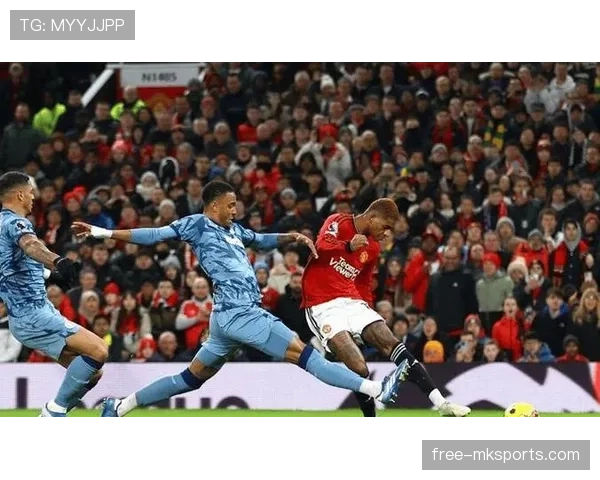 罗杰斯临场调度显神效，率队逆转取胜彰显冠军级执教智慧