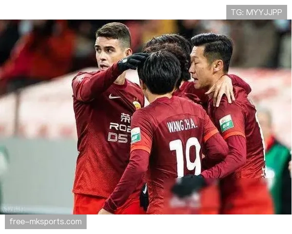 德甲豪门阵容巨变：新援亮相与核心离队引发球迷热议